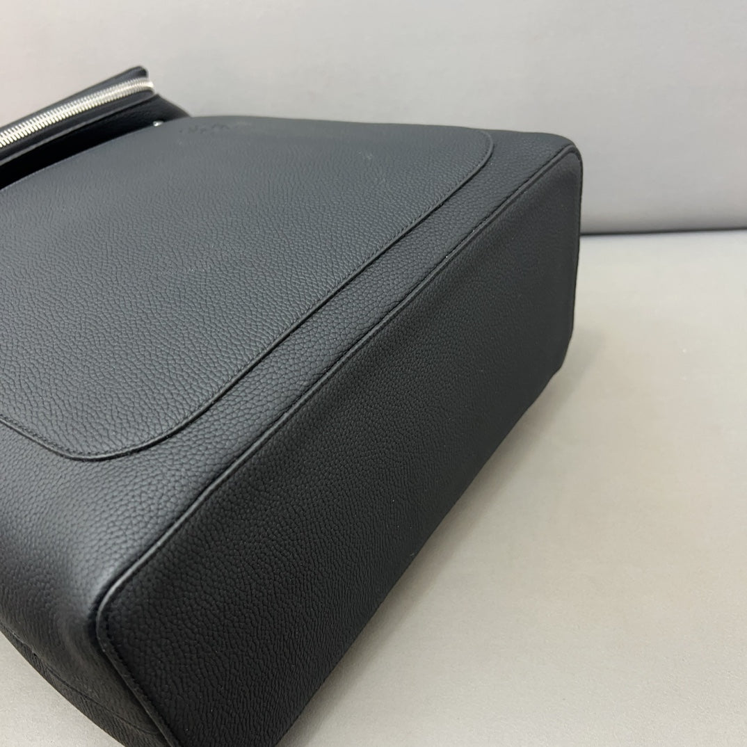 LOE GOYA BACKPACK 41 IN BLACK GRAINED CALFSKIN mysite