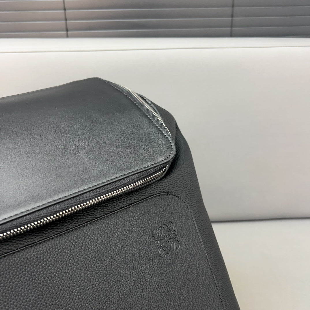 LOE GOYA BACKPACK 41 IN BLACK GRAINED CALFSKIN mysite