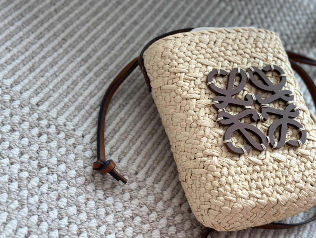 LOE  ANAGRAM 18 SQUARE POCKET IN IRACA PALM mysite