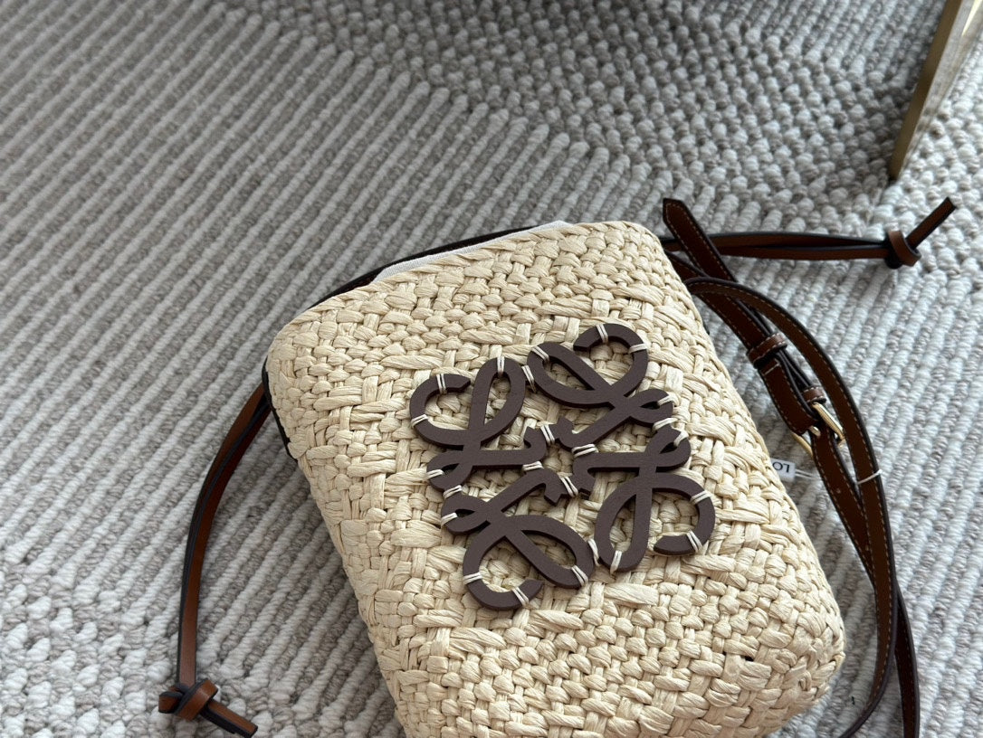 LOE  ANAGRAM 18 SQUARE POCKET IN IRACA PALM mysite