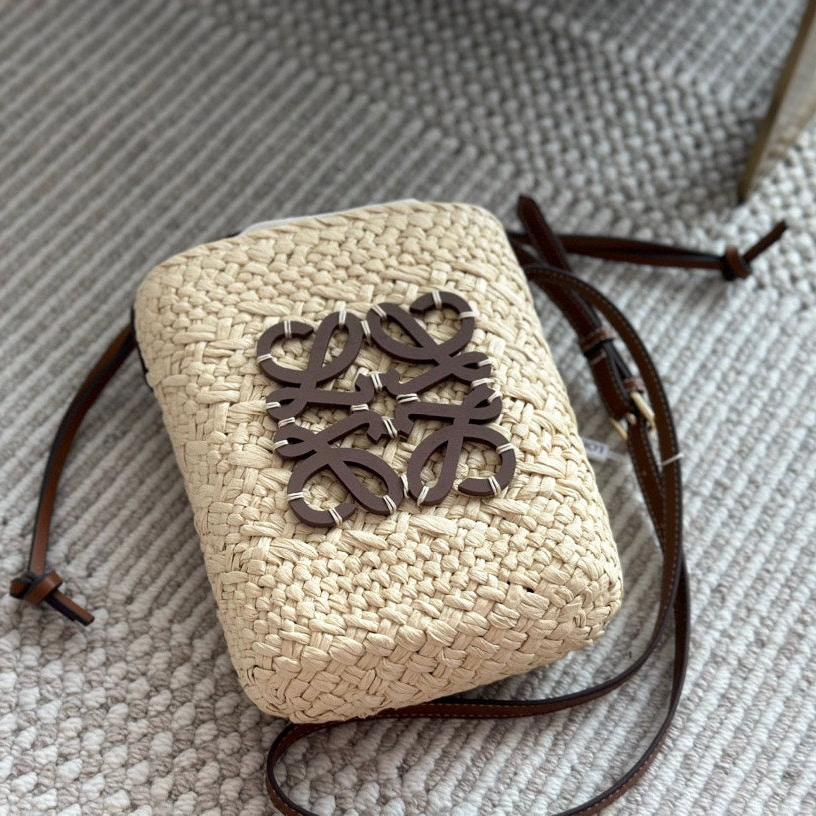 LOE  ANAGRAM 18 SQUARE POCKET IN IRACA PALM mysite