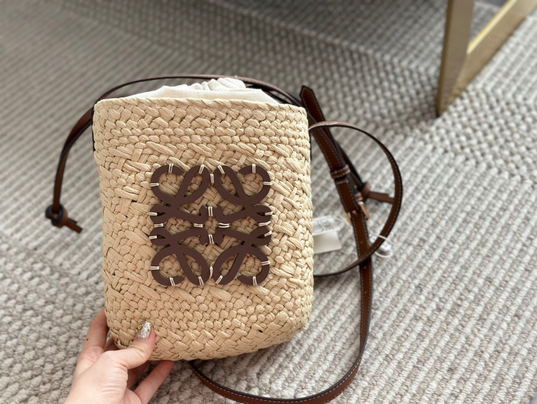 LOE  ANAGRAM 18 SQUARE POCKET IN IRACA PALM mysite