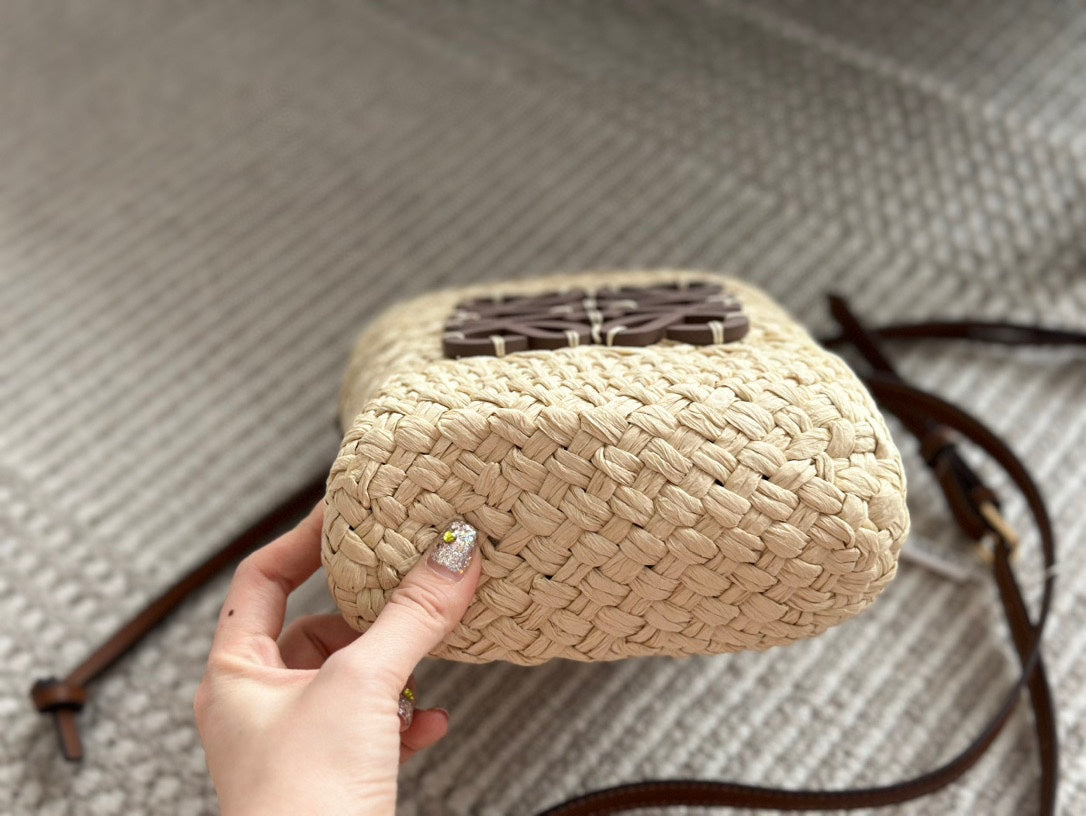 LOE  ANAGRAM 18 SQUARE POCKET IN IRACA PALM mysite