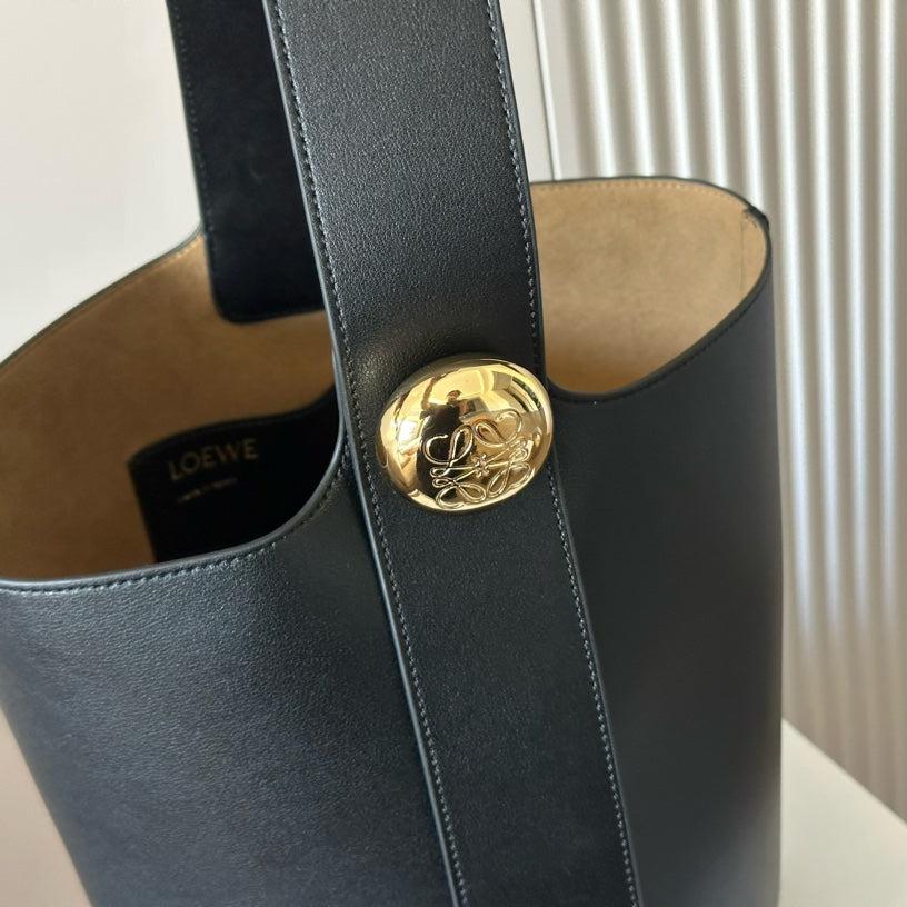 LOE MEDIUM 25 PEBBLE BUCKET IN BLACK MELLOW CALFSKIN mysite