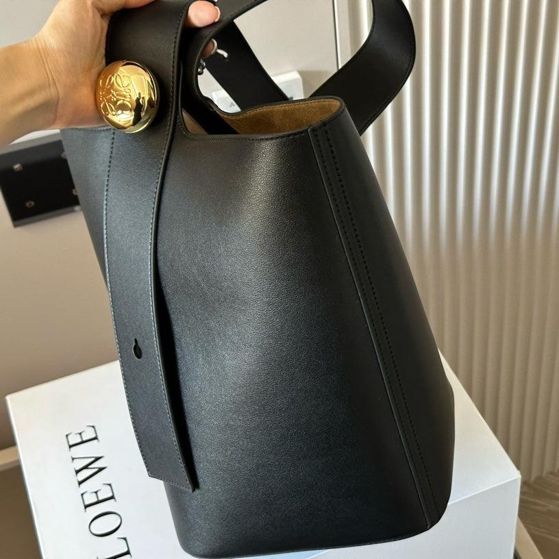 LOE MEDIUM 25 PEBBLE BUCKET IN BLACK MELLOW CALFSKIN mysite