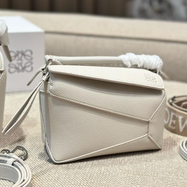 LOE MEDIUM 24 PUZZLE BAG IN WHITE GRAINED CALFSKIN mysite