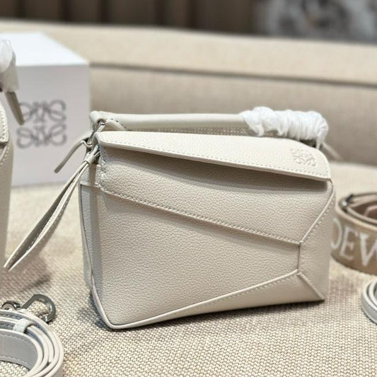 LOE MEDIUM 24 PUZZLE BAG IN WHITE GRAINED CALFSKIN mysite