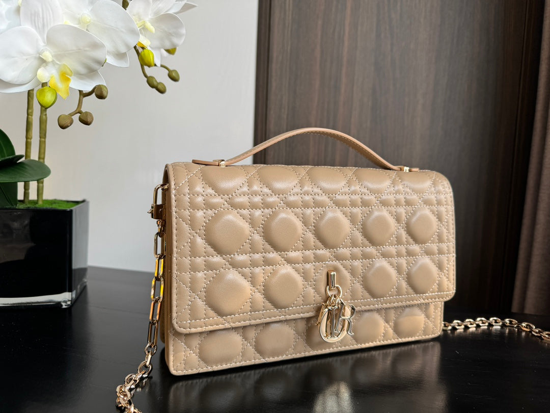 MISS CD 24CM BEIGE LAMBSKIN mysite