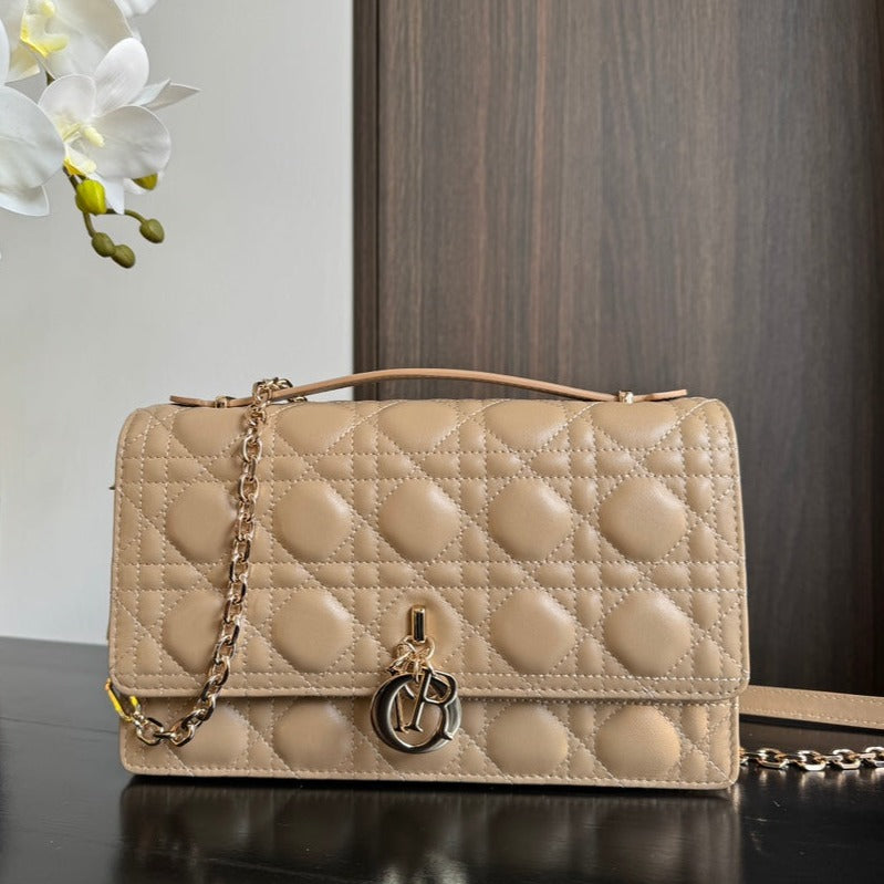 MISS CD 24CM BEIGE LAMBSKIN mysite