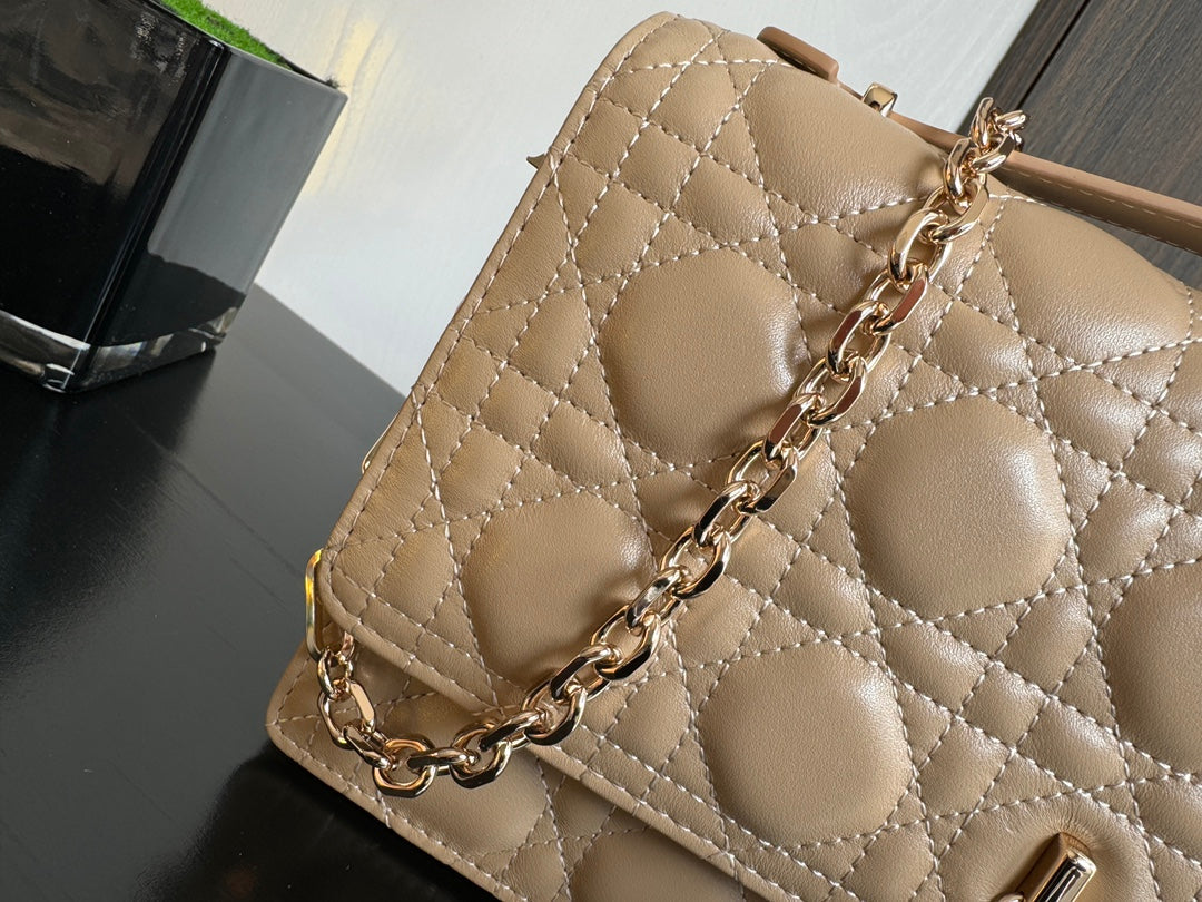 MISS CD 24CM BEIGE LAMBSKIN mysite
