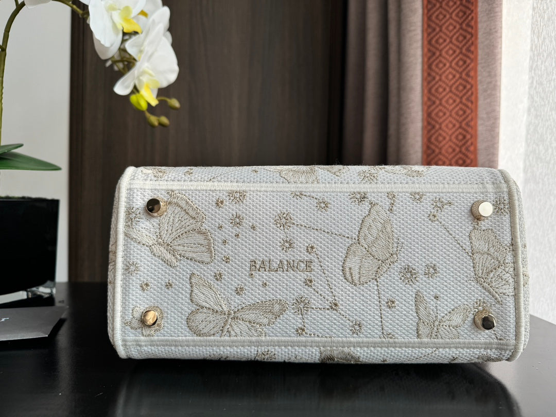 medium lady 24 white beige embroidery canvas mysite