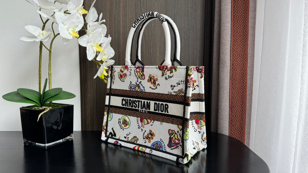 Small CD Book Tote 26.5cm White Multicolor Dragon Zodiac Embroidery mysite