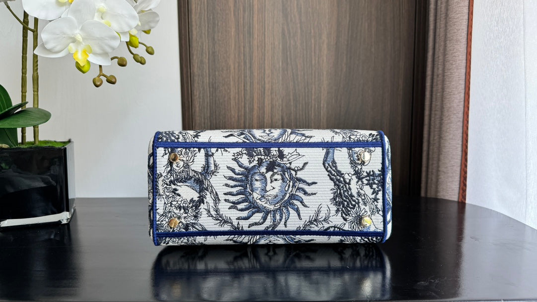 medium lady 24 blue white embroidery mysite