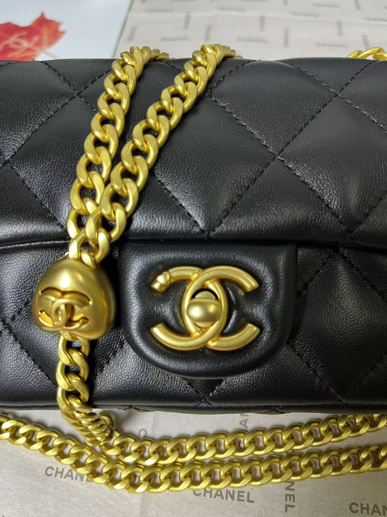 25C Mini Flap 19cm Black Lambskin Gold Heart Hardware mysite