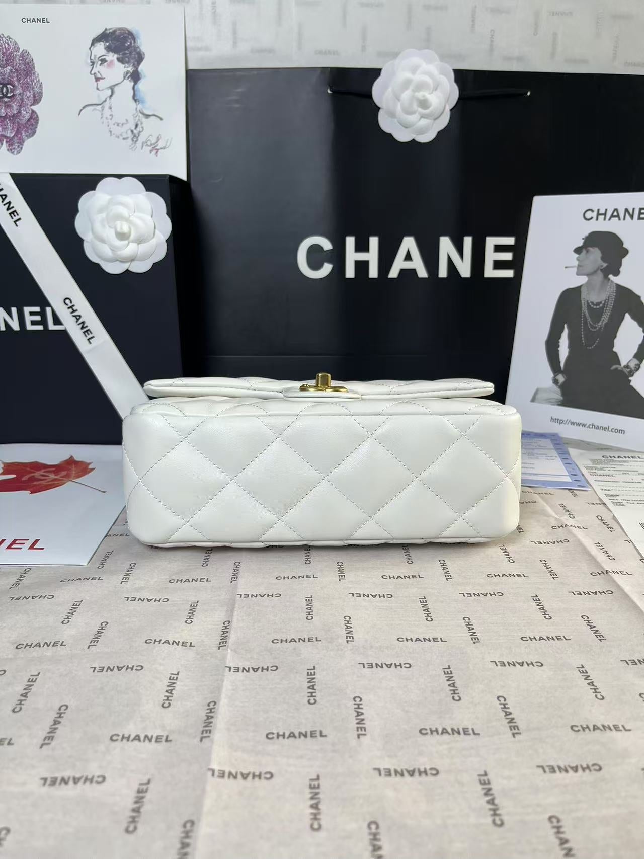 25C Mini Flap 24cm White Lambskin Gold Heart Hardware mysite