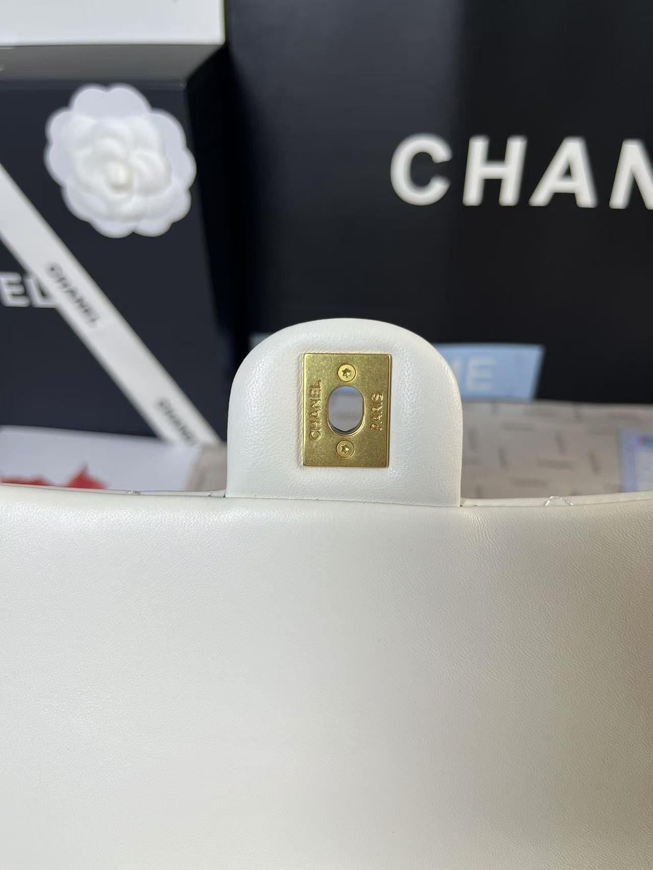 25C Mini Flap 24cm White Lambskin Gold Heart Hardware mysite