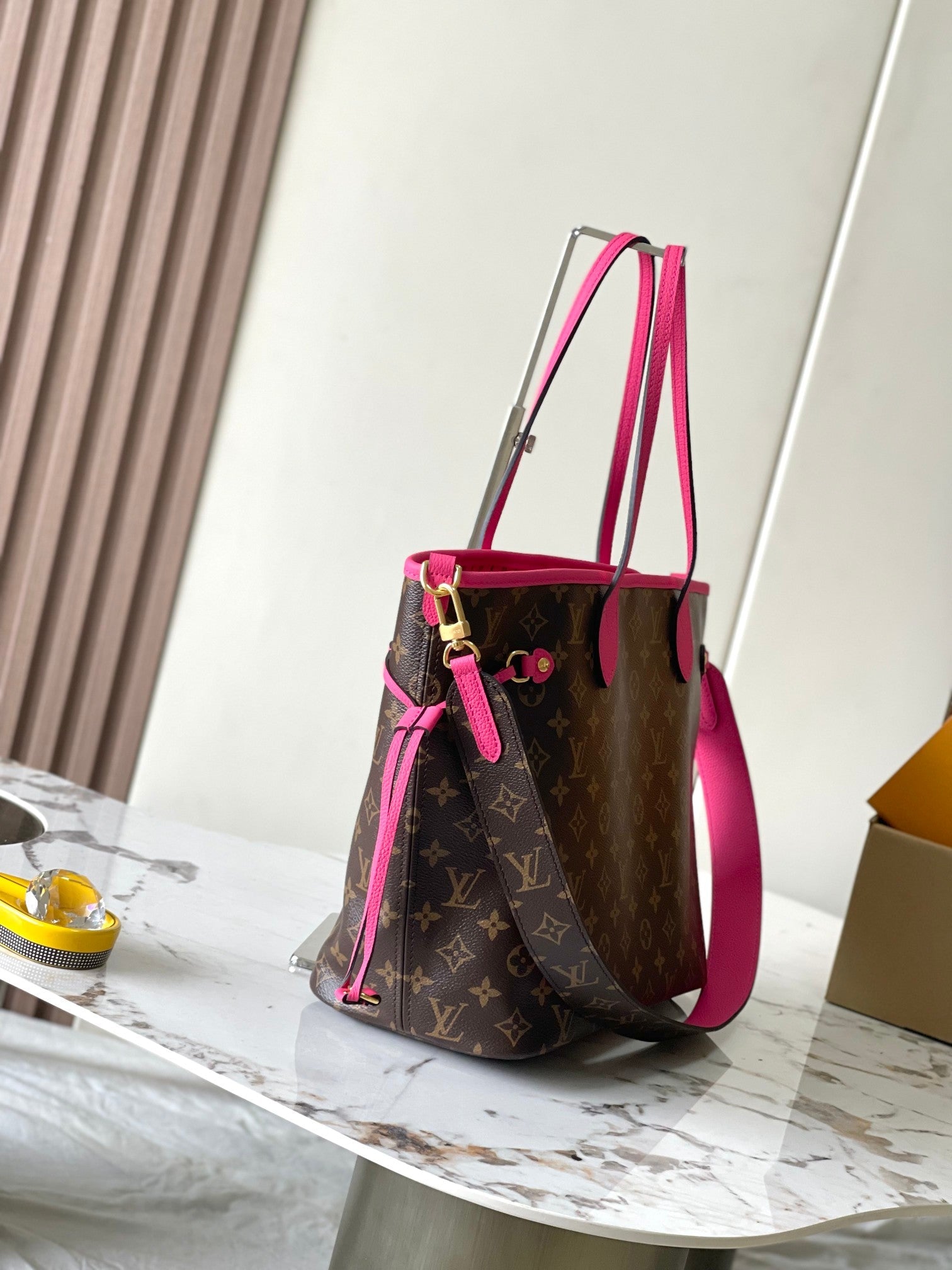 Reversible Neverfull MM 31 Inside Out Dark Pink Handle mysite
