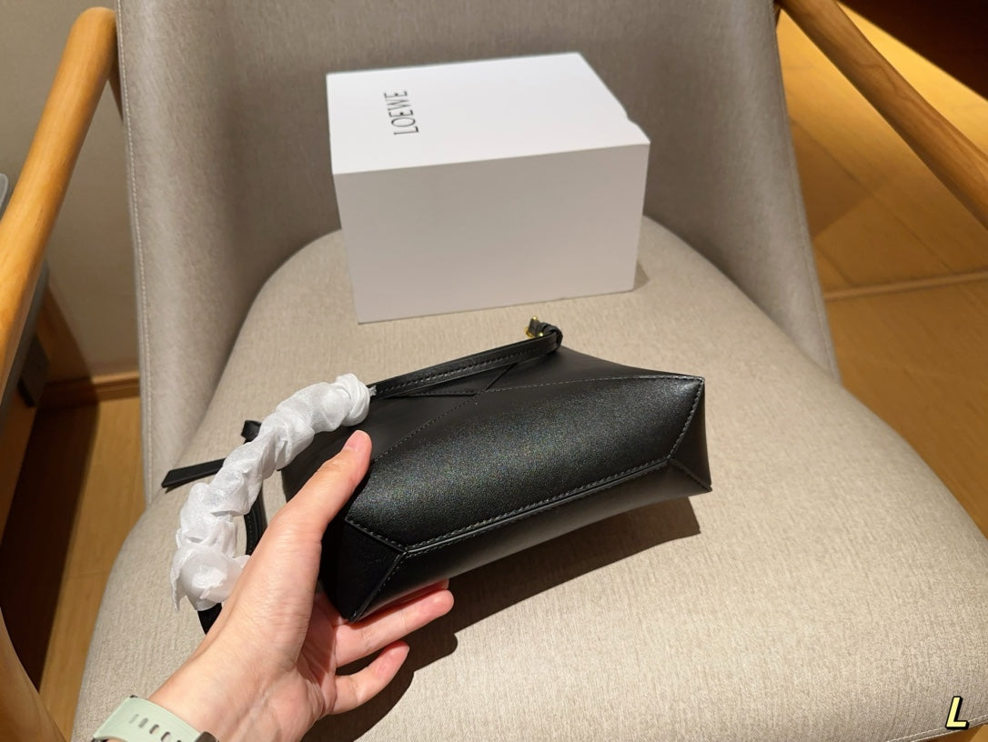 LOE 22 PUZZLE FOLD POUCH IN BLACK NAPPA CALFSKIN mysite