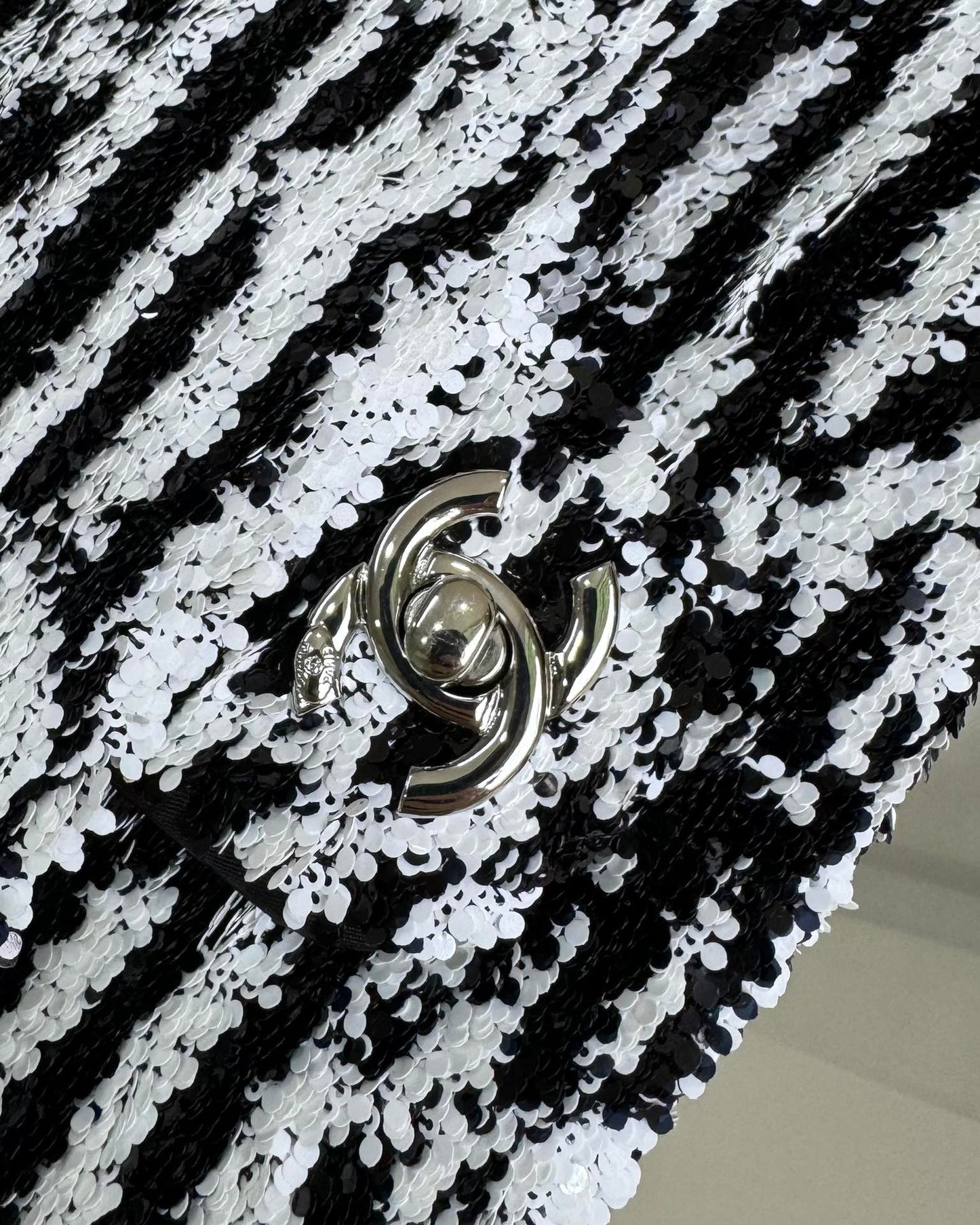 FLAP BAG 20 IN BLACK AND WHITE SAQUINS SILVER HARDWARE mysite