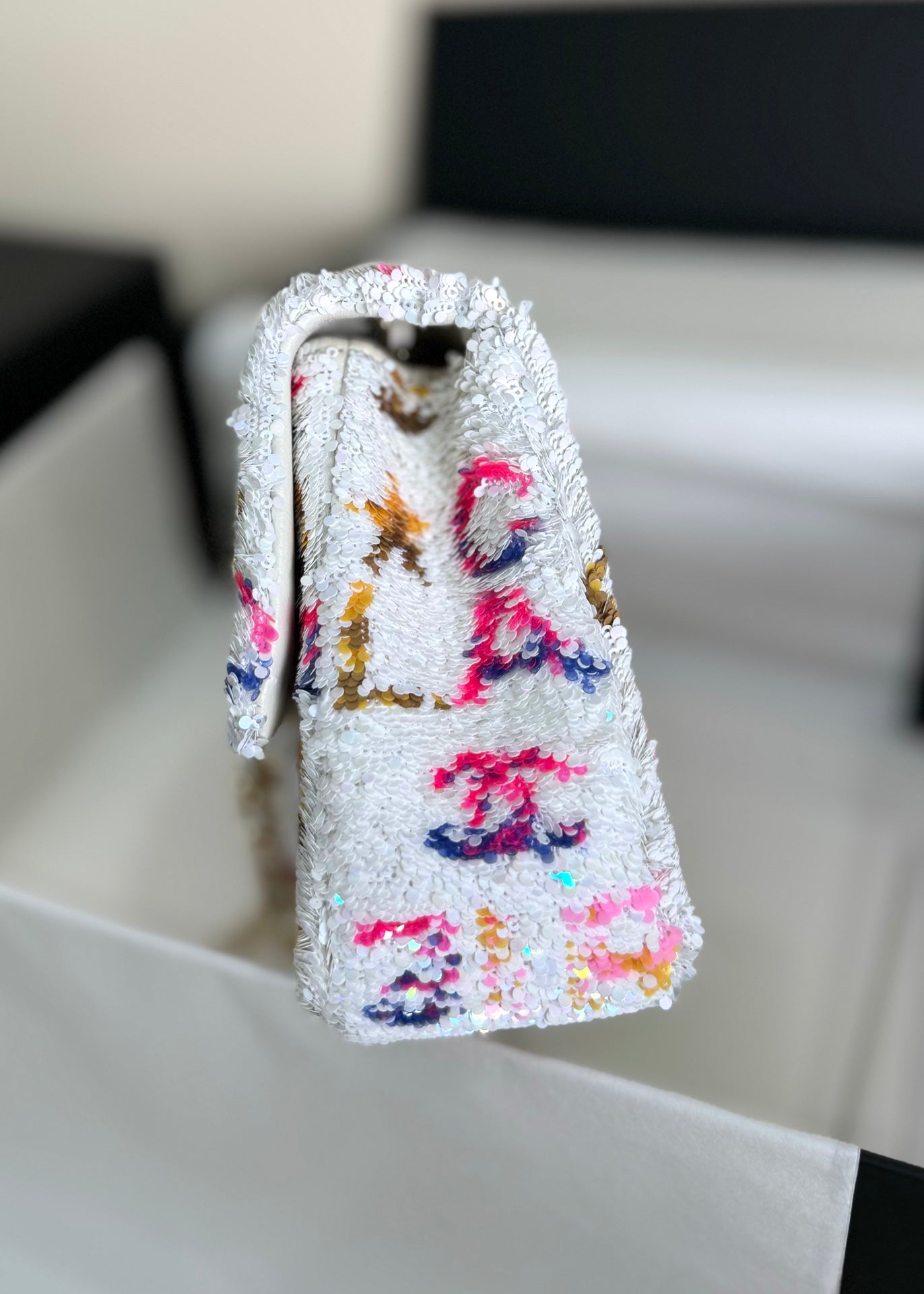 FLAP BAG 20 COLORFUL SAQUINS IN WHITE CALFSKIN GOLD HARDWARE mysite