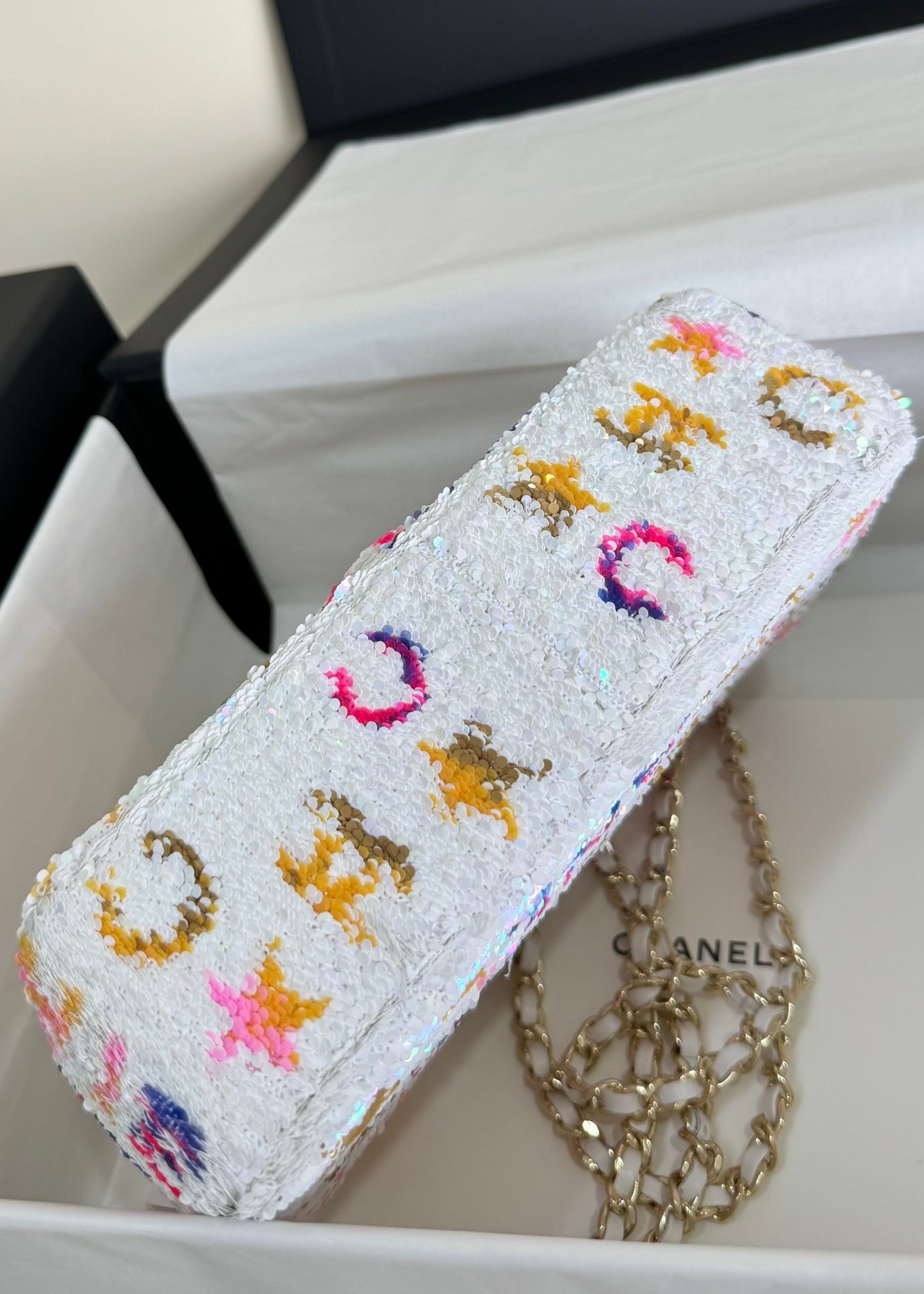 FLAP BAG 20 COLORFUL SAQUINS IN WHITE CALFSKIN GOLD HARDWARE mysite