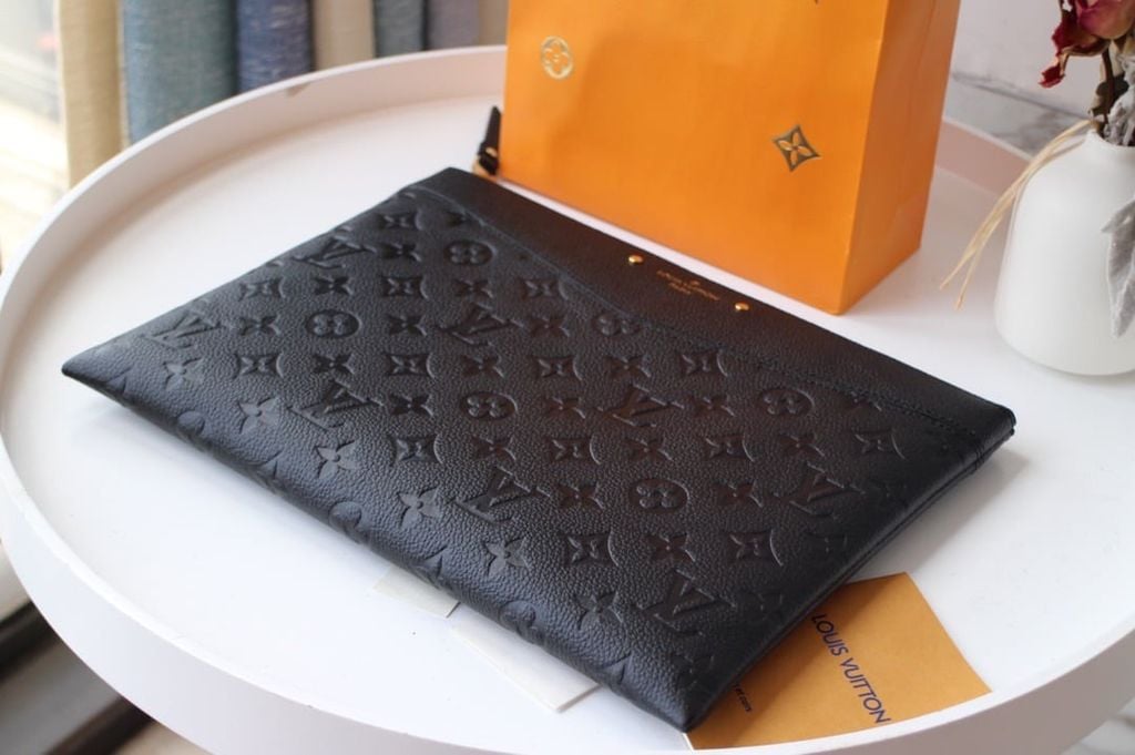 LV M62048 Daily Pouch Black Monogram Empreinte Cowhide mysite