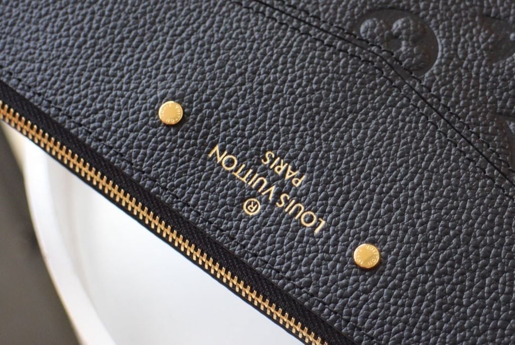 LV M62048 Daily Pouch Black Monogram Empreinte Cowhide mysite