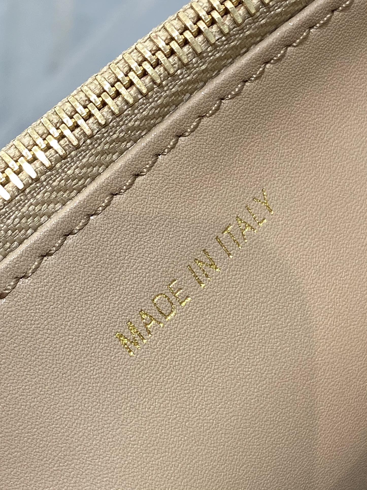 CD Miss Caro 17 Bag Biscuit Calfskin 226500 mysite