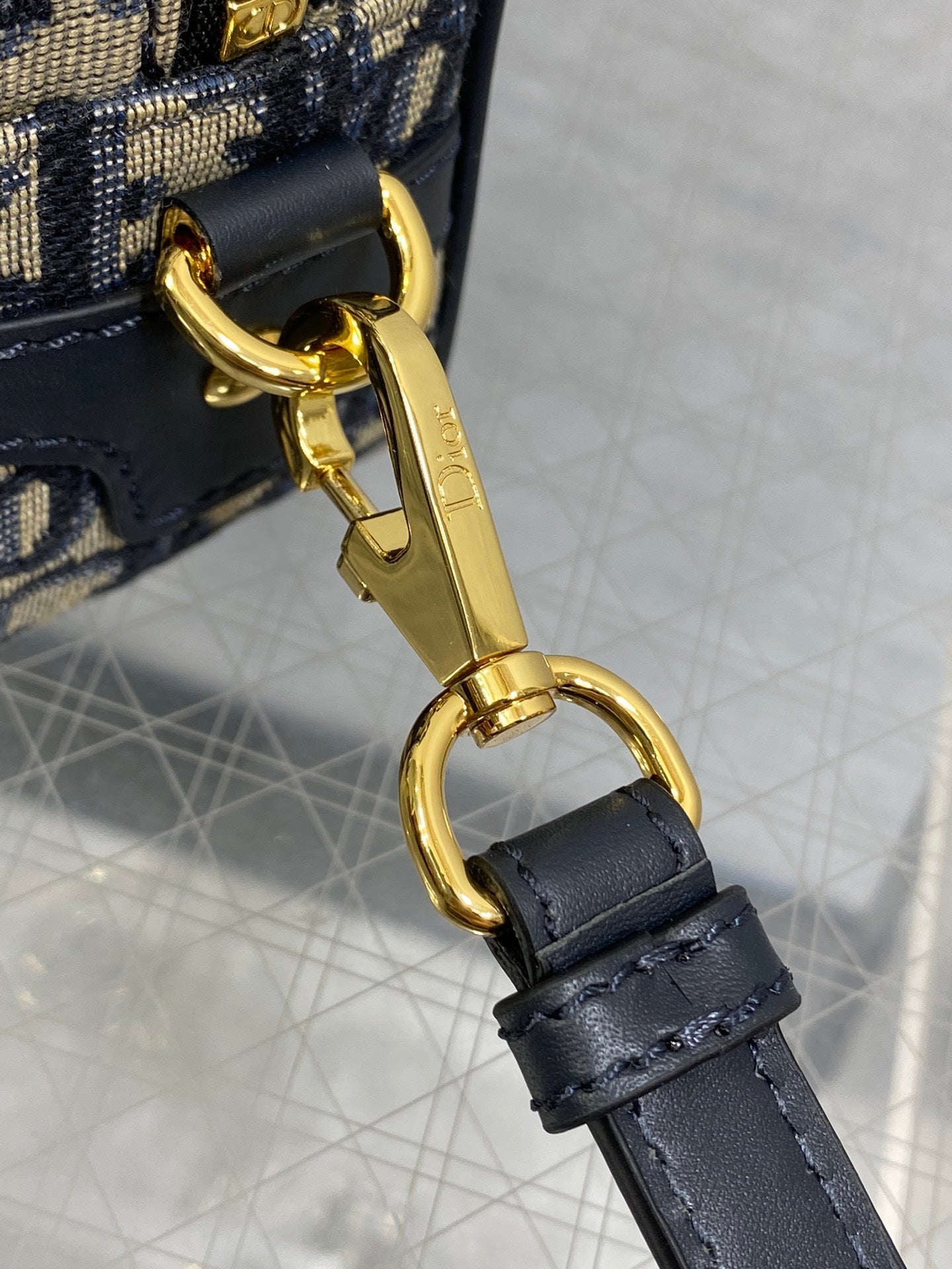 CD D-Vibe bowling bag 21 blue obliaue fabric mysite