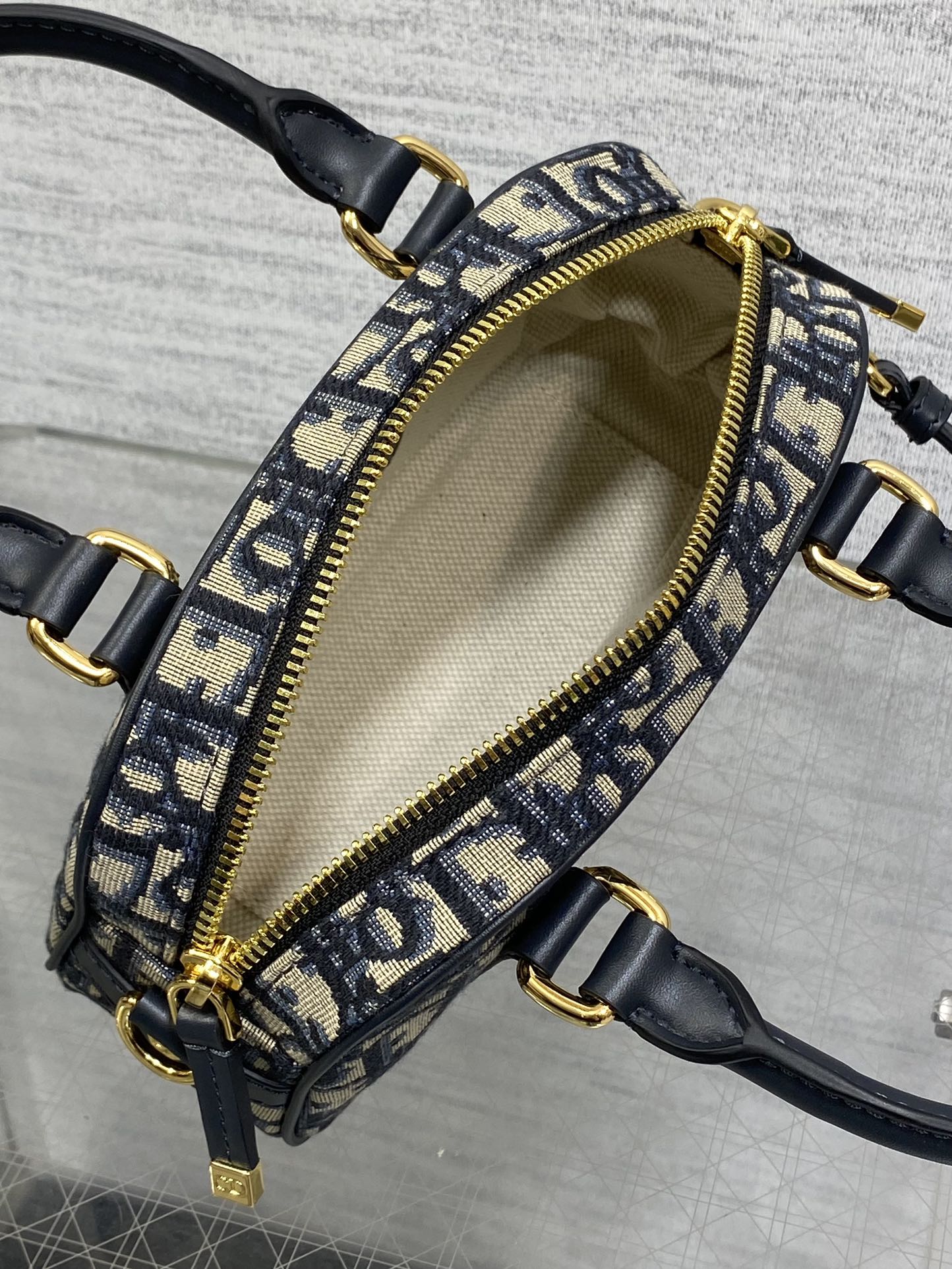 CD D-Vibe bowling bag 21 blue obliaue fabric mysite