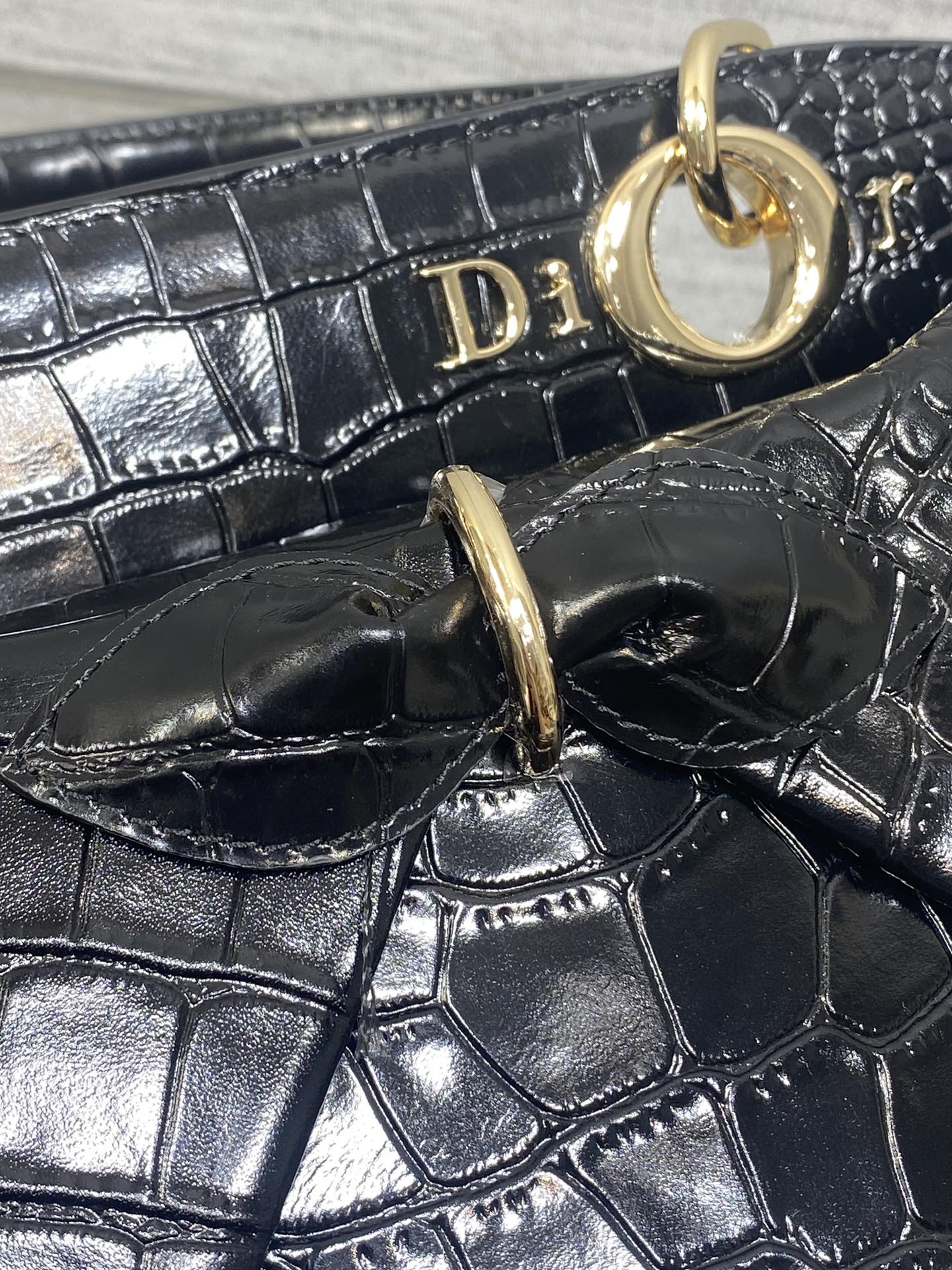 CD 26SS Bow-Adorned Bag Black Glossy Crocodile Pattern Embossed Calfskin 272521 mysite