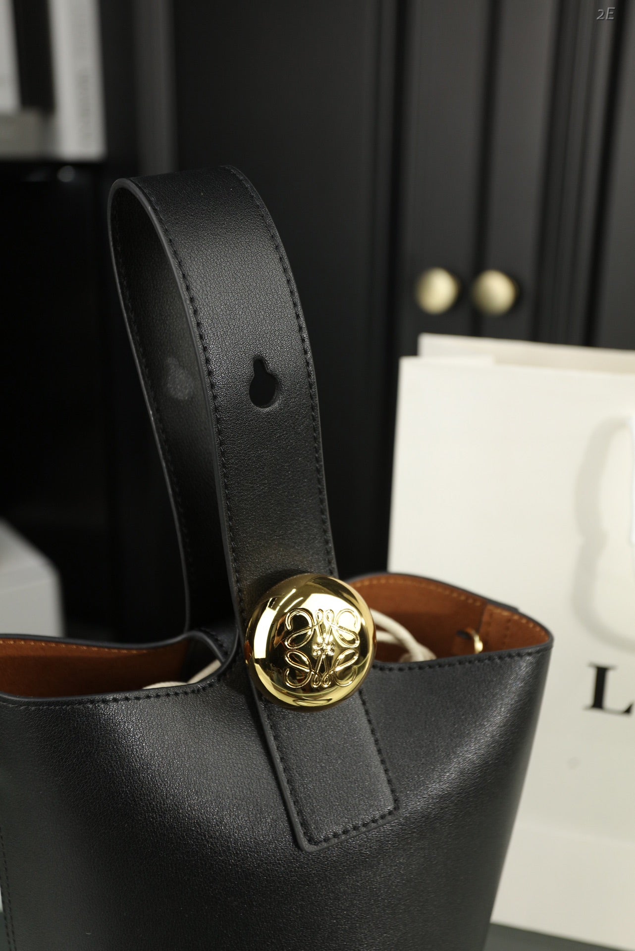 LOE MINI 19 PEBBLE BUCKET IN BLACK MELLOW CALFSKIN mysite