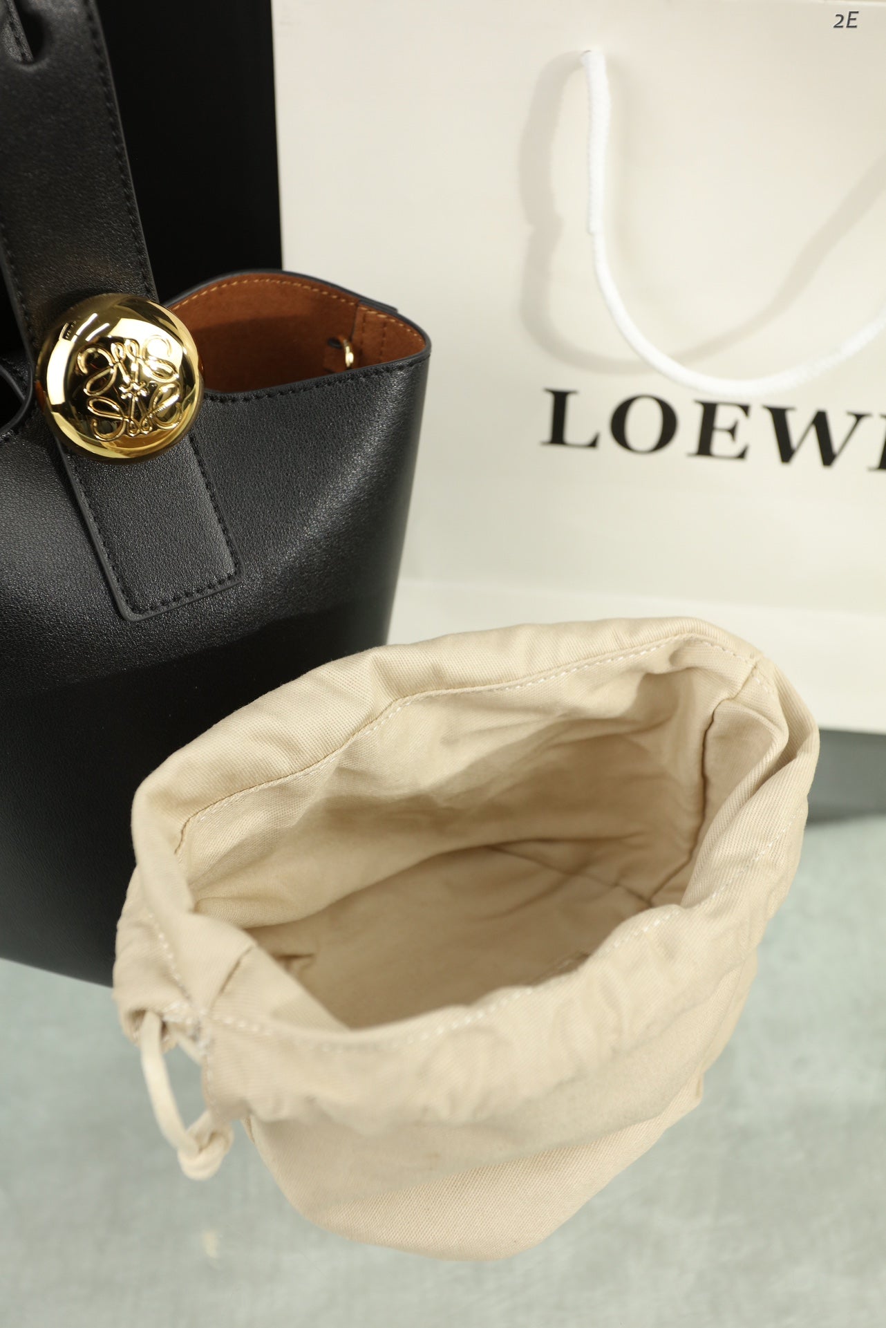 LOE MINI 19 PEBBLE BUCKET IN BLACK MELLOW CALFSKIN mysite