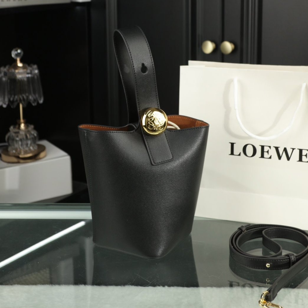 LOE MINI 19 PEBBLE BUCKET IN BLACK MELLOW CALFSKIN mysite