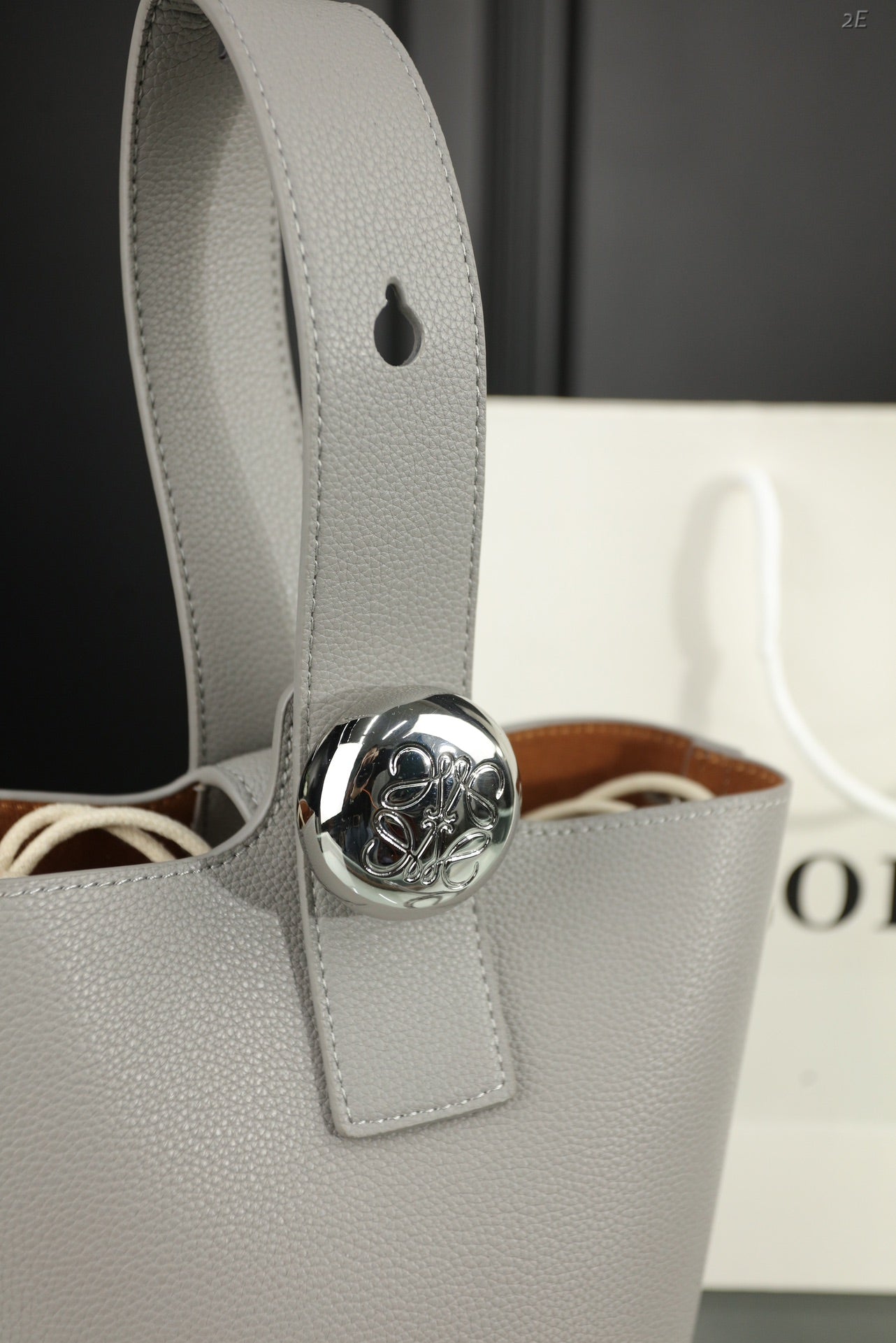 LOE MINI 19 PEBBLE BUCKET IN GRAY STEEL MELLOW CALFSKIN mysite