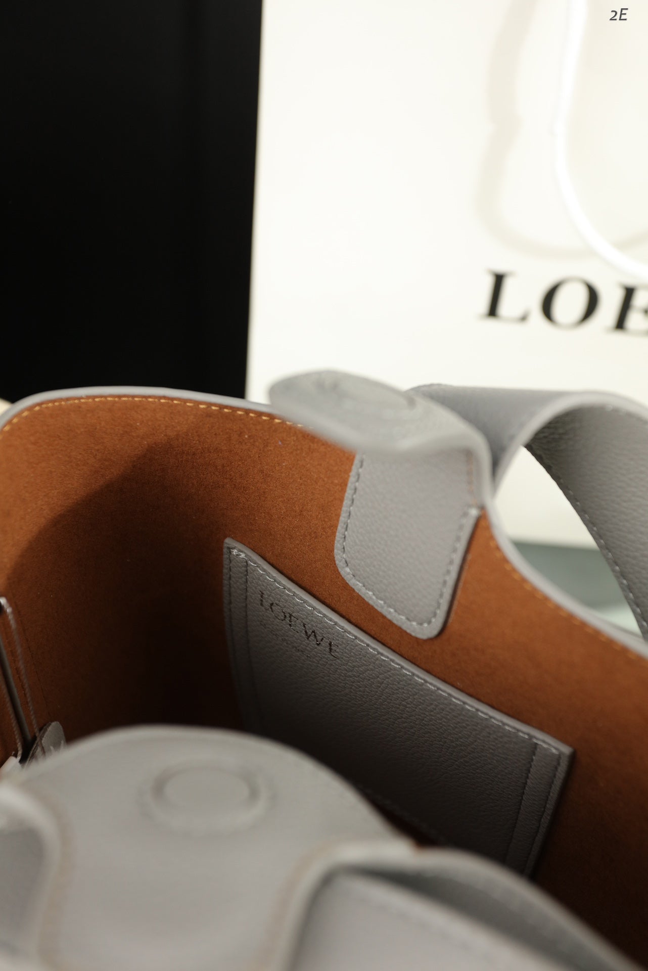 LOE MINI 19 PEBBLE BUCKET IN GRAY STEEL MELLOW CALFSKIN mysite