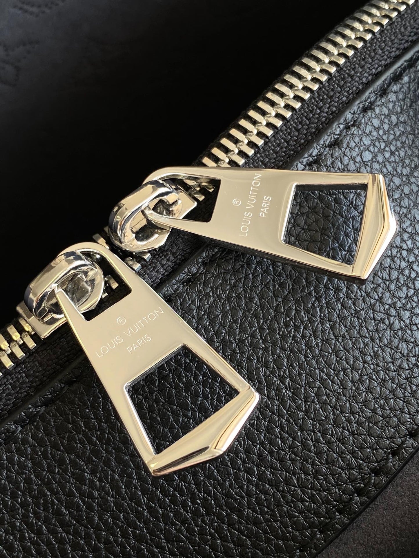 LV M12139 Flore Handbag 28cm Black Perforated Cowhide mysite