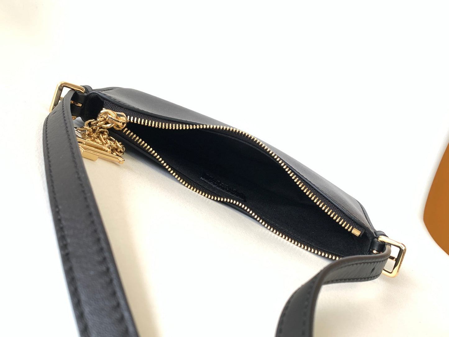 LV M25784 Pochette LV Bloom with Charm 23cm Black Calfskin GHW mysite