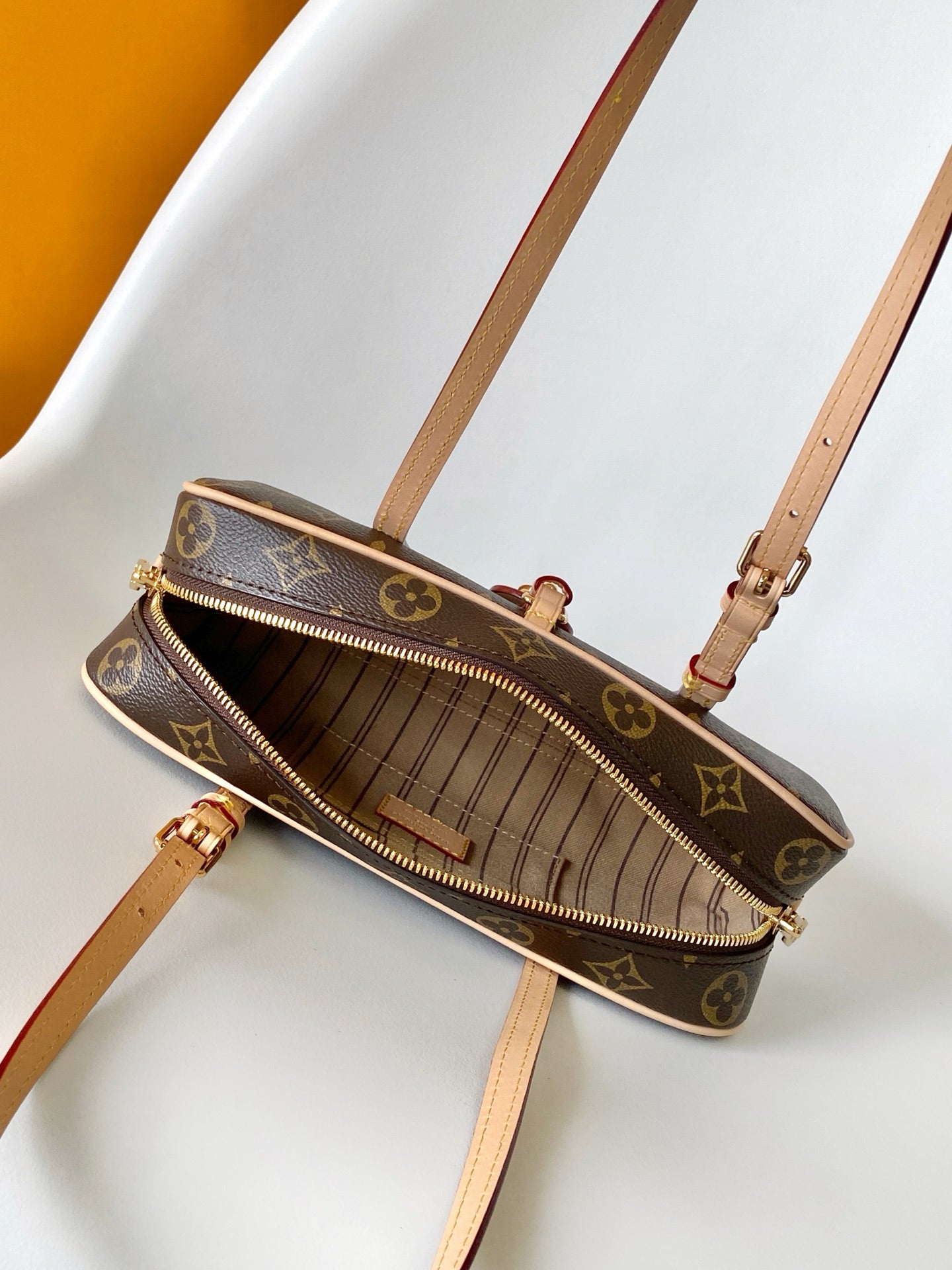 LV Hang On Handbag 26cm Brown Monogram Canvas GHW mysite