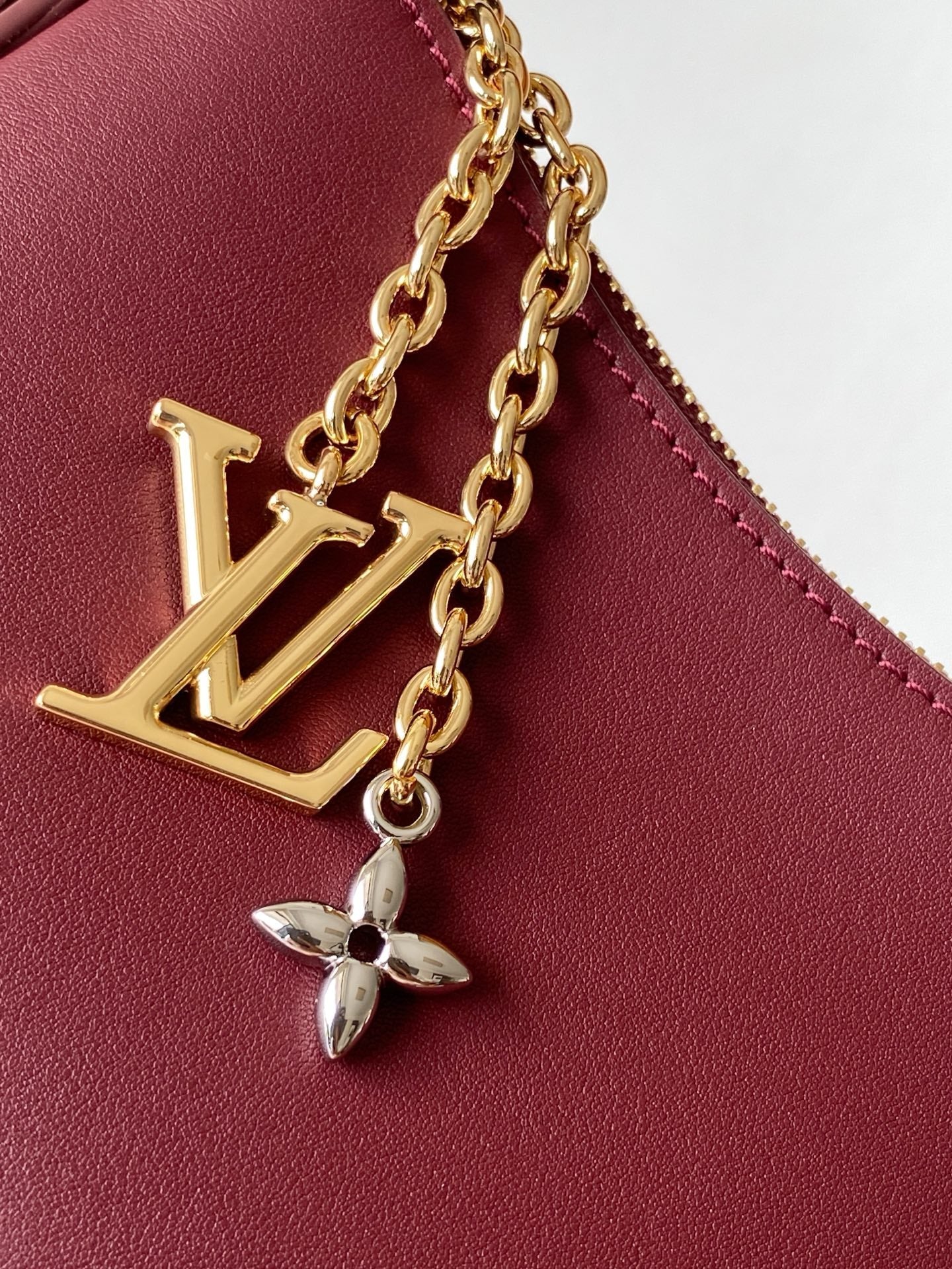 LV M25650 Pochette LV Bloom with Charm 23cm Red Calfskin GHW mysite