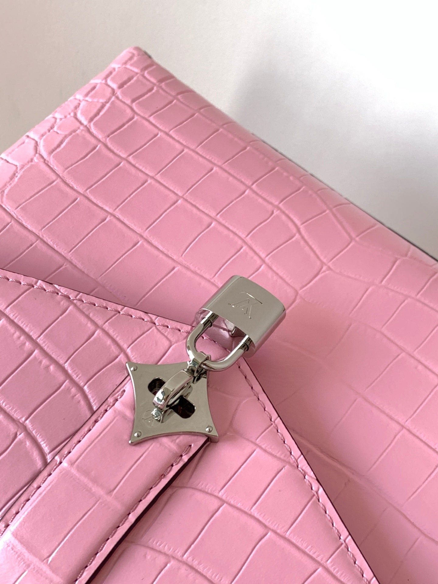 LV 25s Rose Des Vents Handbag 27cm Pink Crocodile Metal HW mysite