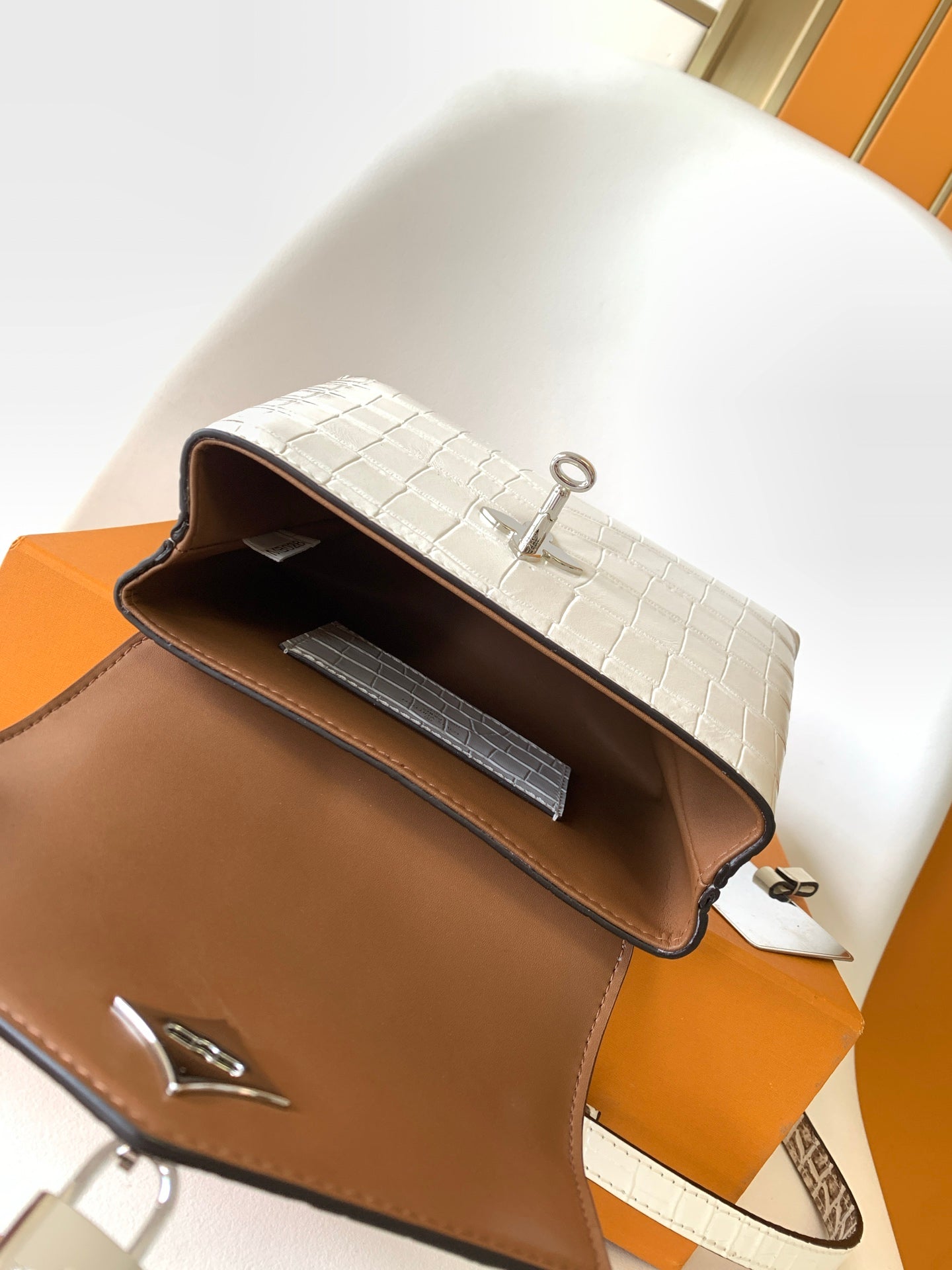 LV 25s Rose Des Vents Handbag 19cm White Crocodile Himalaya Metal HW mysite