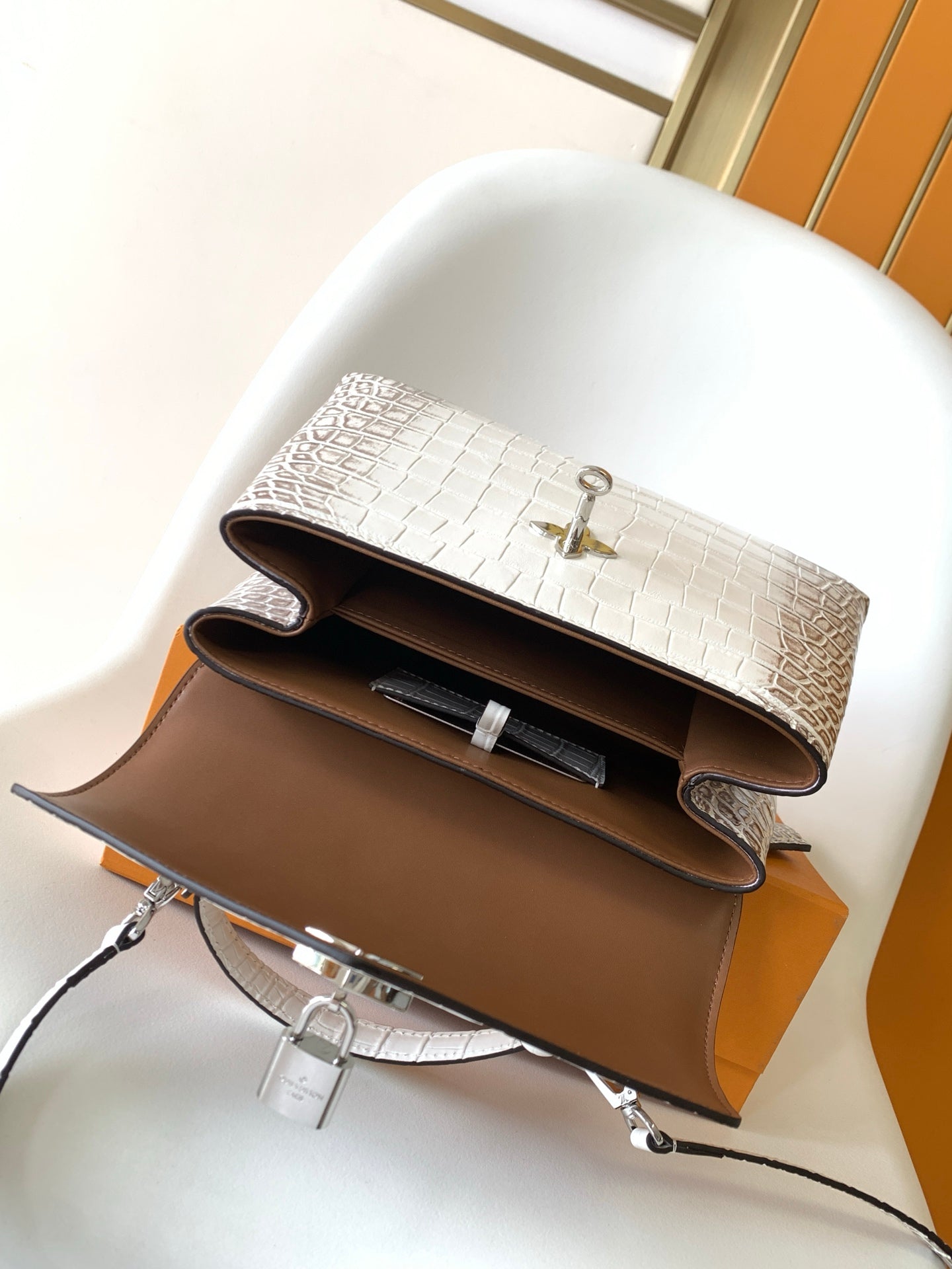 LV 25s Rose Des Vents Handbag 27cm White Crocodile Himalaya Metal HW mysite