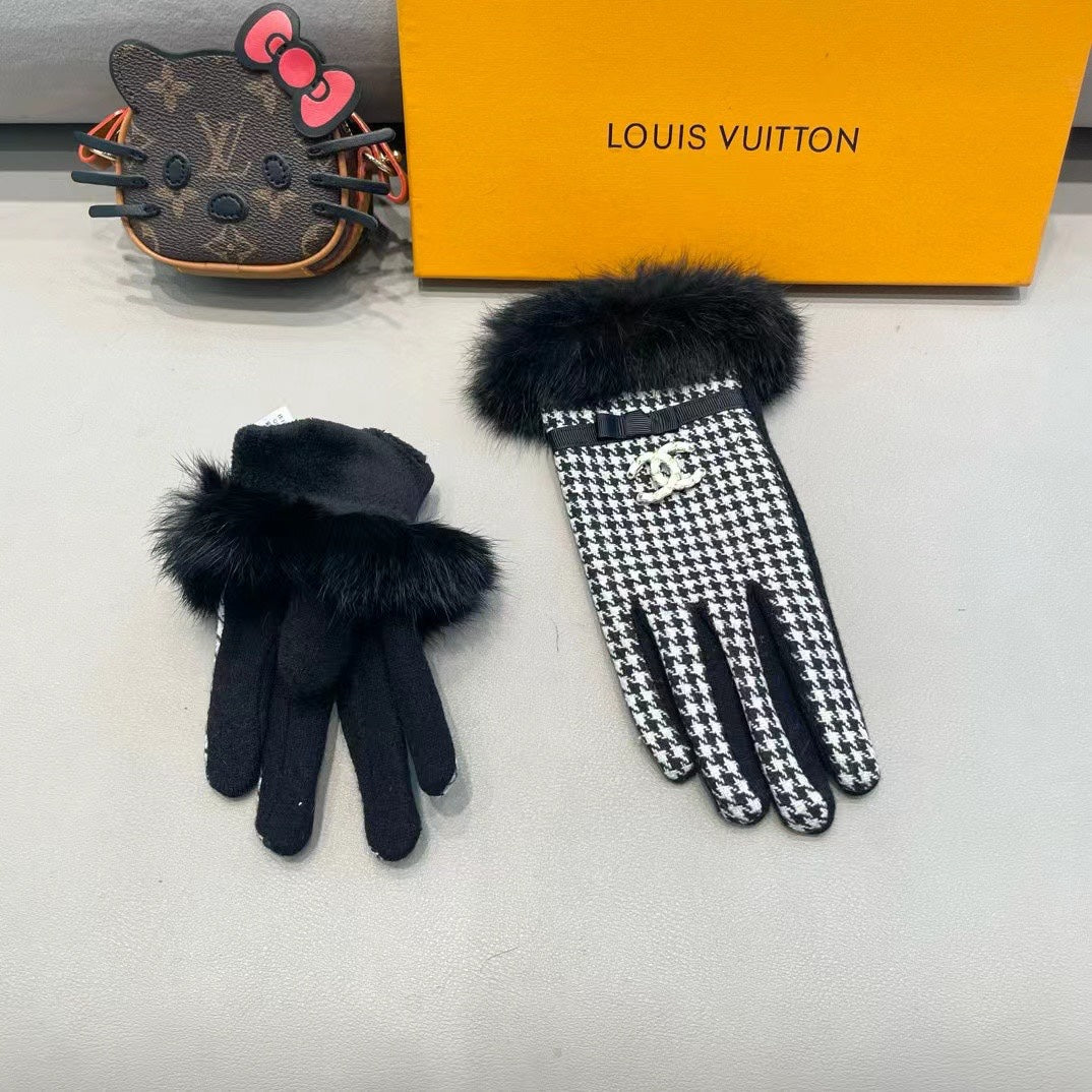 GLOVES IN BLACK MIX WHITE WOOL AND RABBIT FUR 417182 mysite