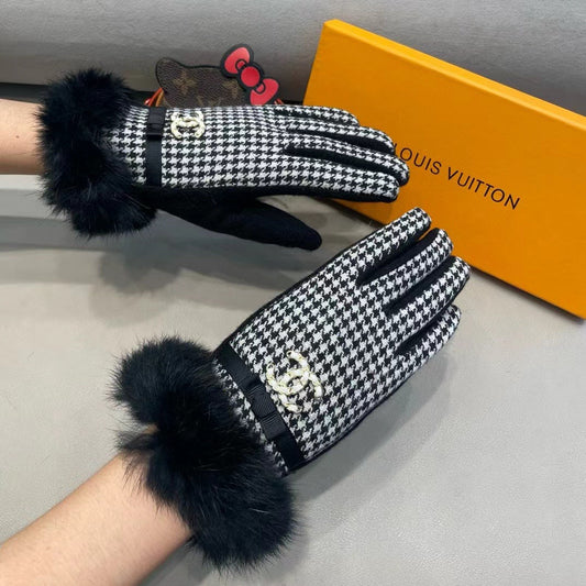 GLOVES IN BLACK MIX WHITE WOOL AND RABBIT FUR 417182 mysite