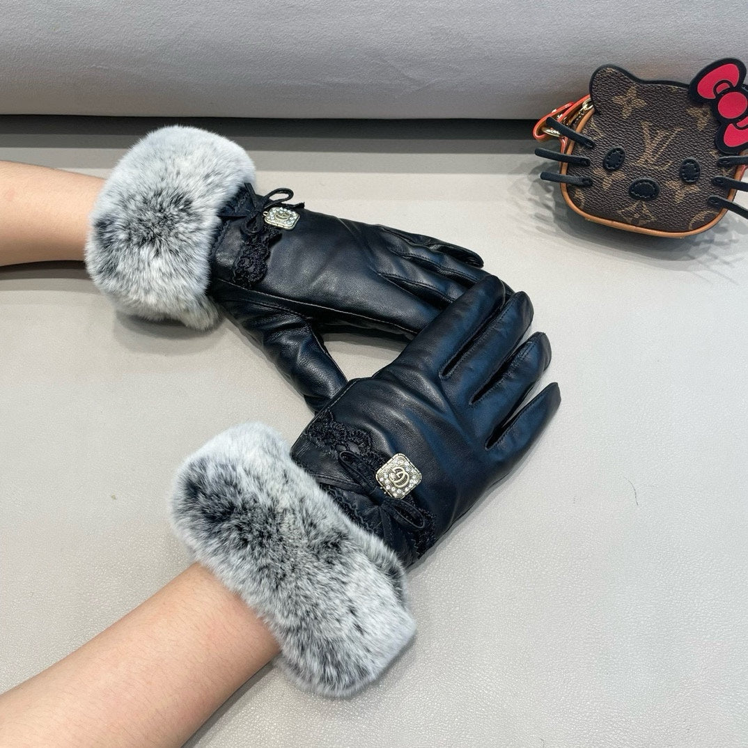 TOUCHSCREEN GLOVES IN BLACK LAMBSKIN AND MINK FUR 460071 mysite