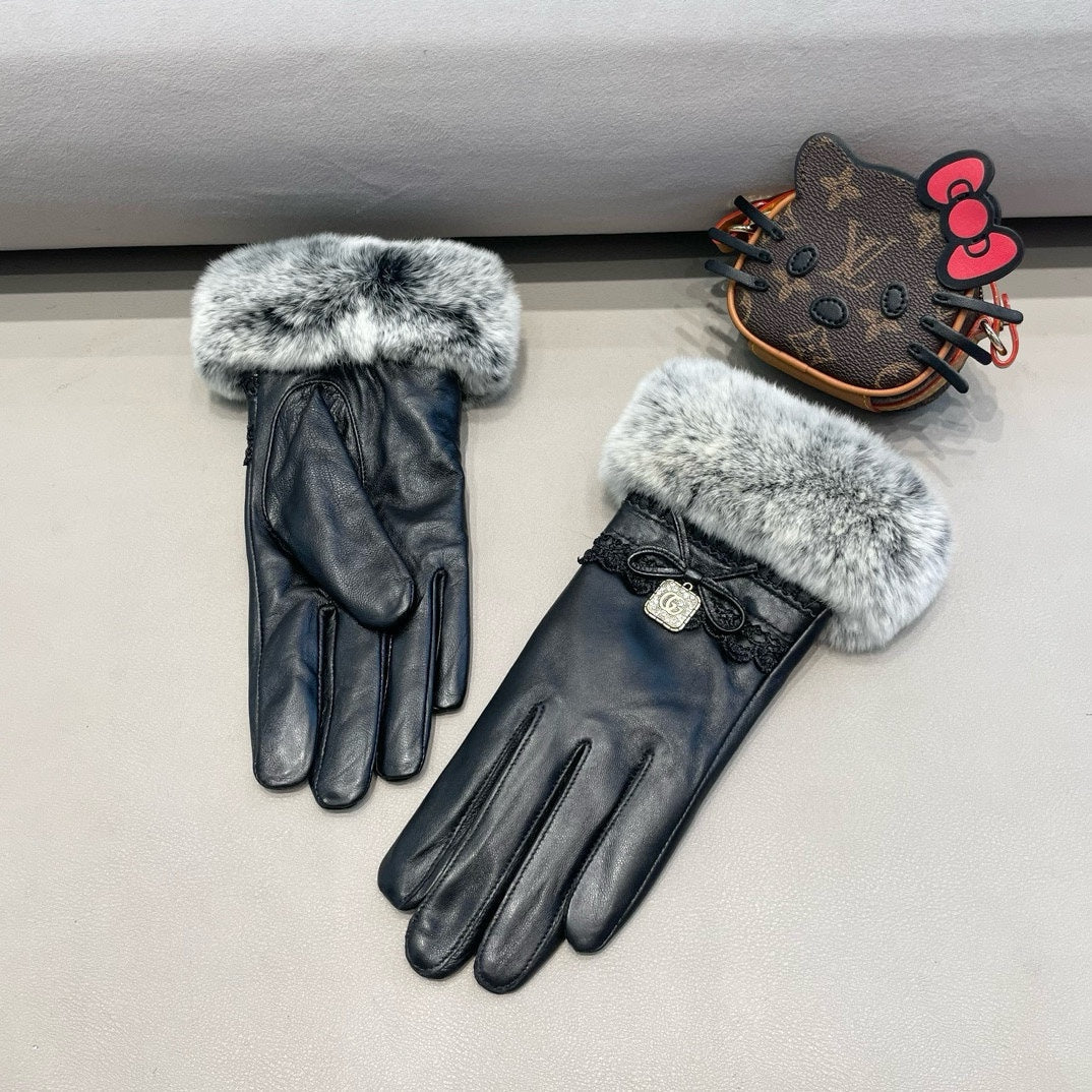 TOUCHSCREEN GLOVES IN BLACK LAMBSKIN AND MINK FUR 460071 mysite