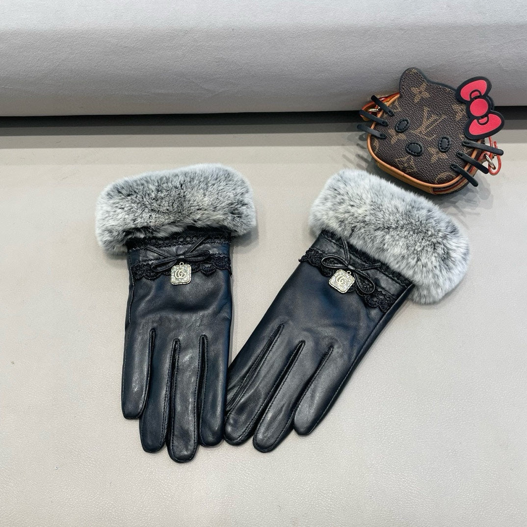 TOUCHSCREEN GLOVES IN BLACK LAMBSKIN AND MINK FUR 460071 mysite