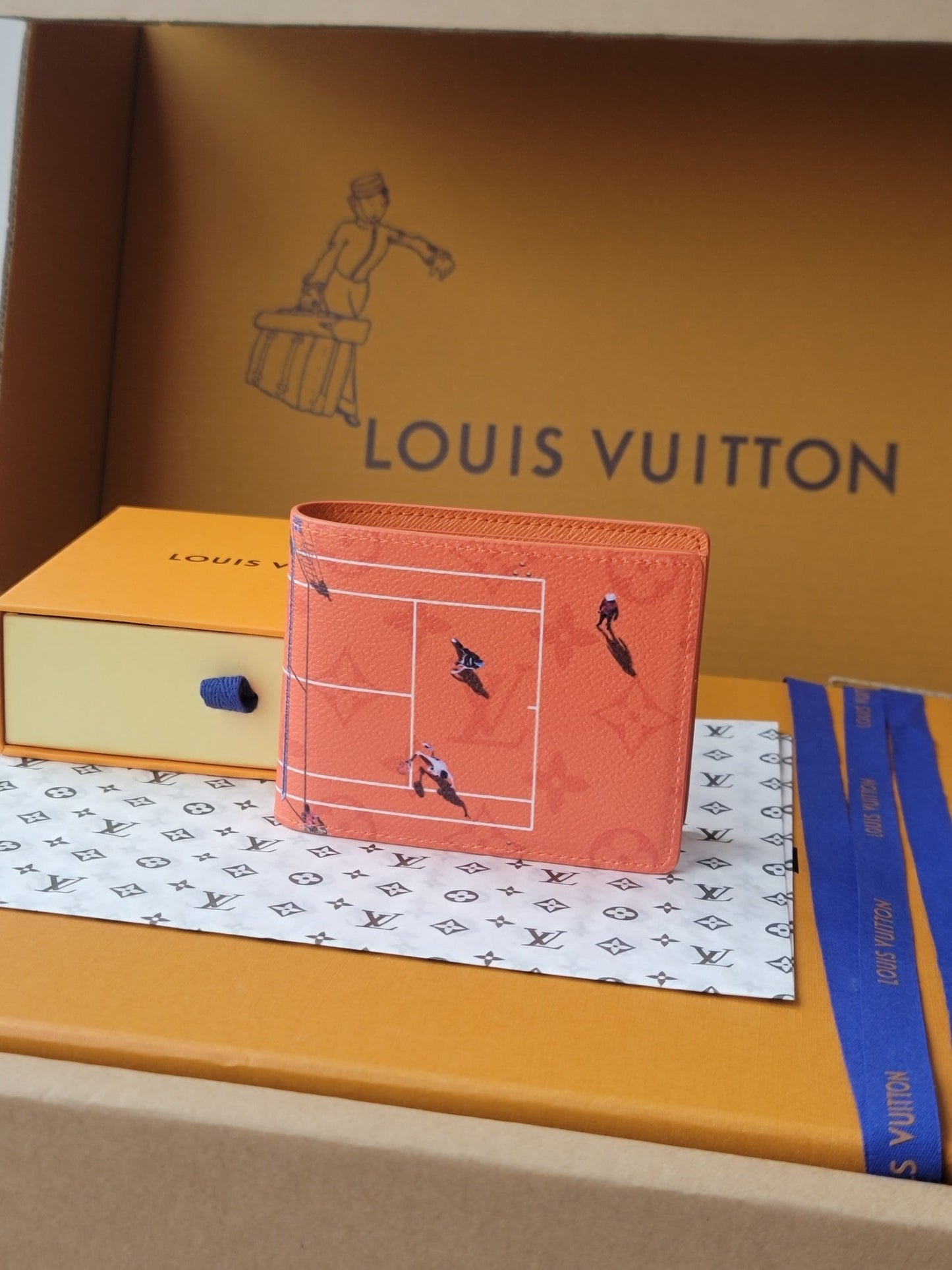 LV Multiple Wallet Featuretiny Sport Scenes Printed Cowhide mysite