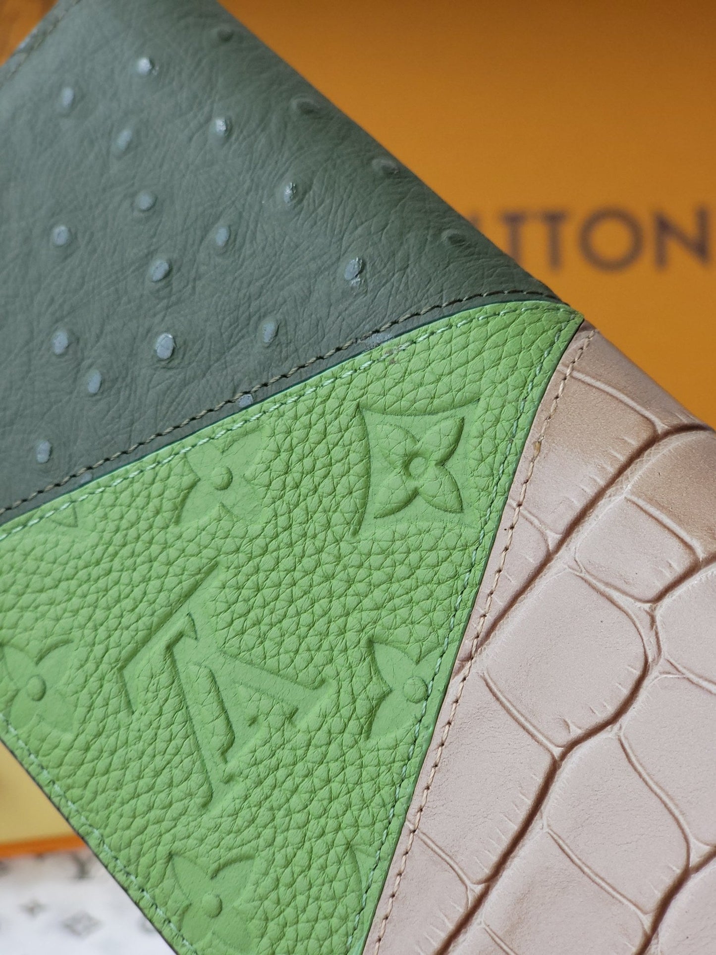 LV M84668 Brazza Wallet Multicolor Alligator Ostrich Calfskin mysite